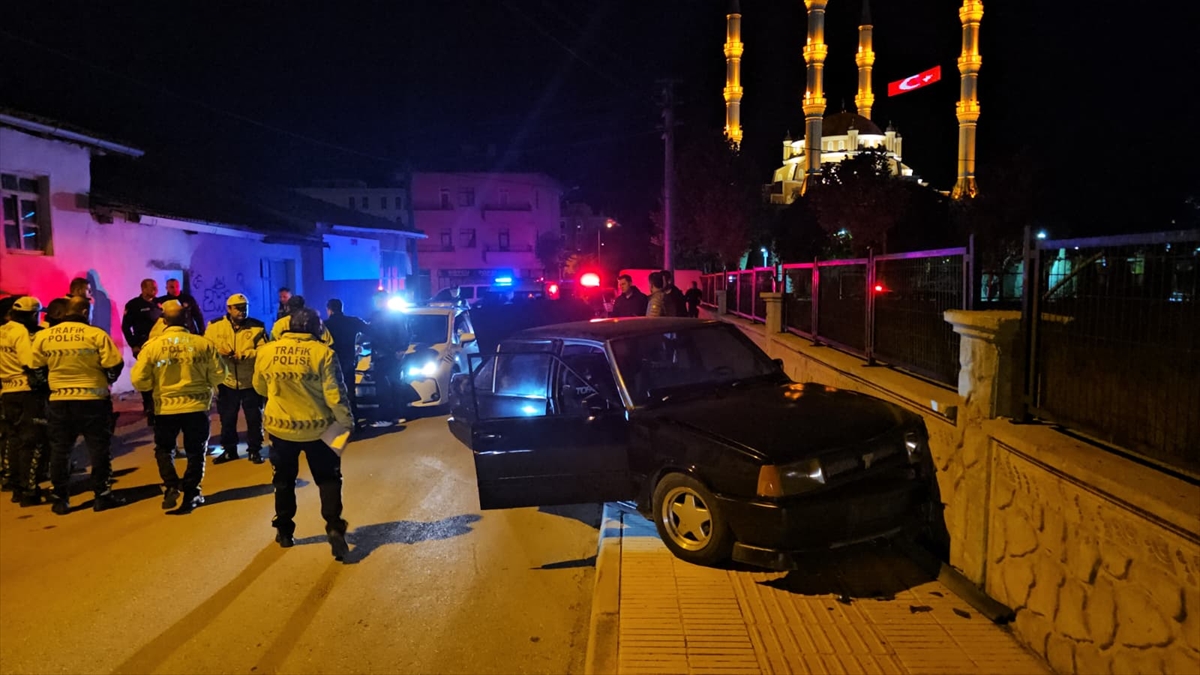 Çorum'da Polisten Kaçış Draması: Araçtan Şok Edici Buluntular Çıktı