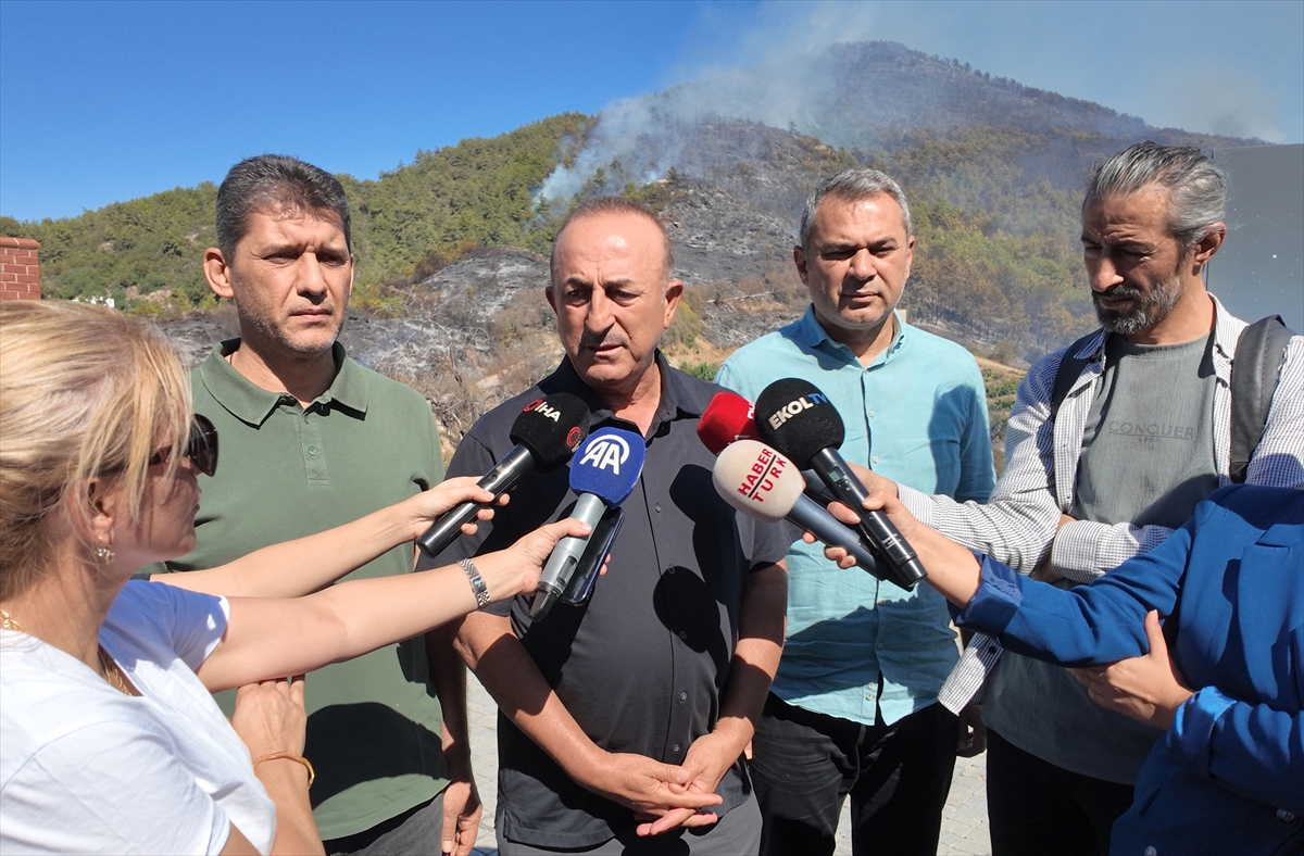 Mevlüt Çavuşoğlu Alanya'daki Yangın Bölgelerini Ziyaret Etti