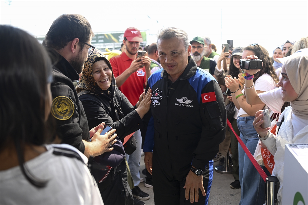 TEKNOFEST'te Yeşilay ve Alper Gezeravcı'dan Gençlere İlham Veren Buluşma