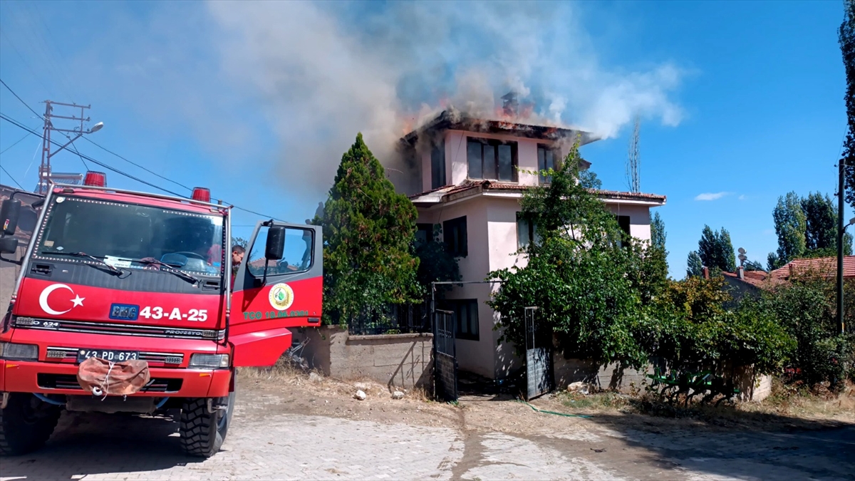 Kütahya'da Gözleme Ateşi: Ev Yangınla Harap Oldu