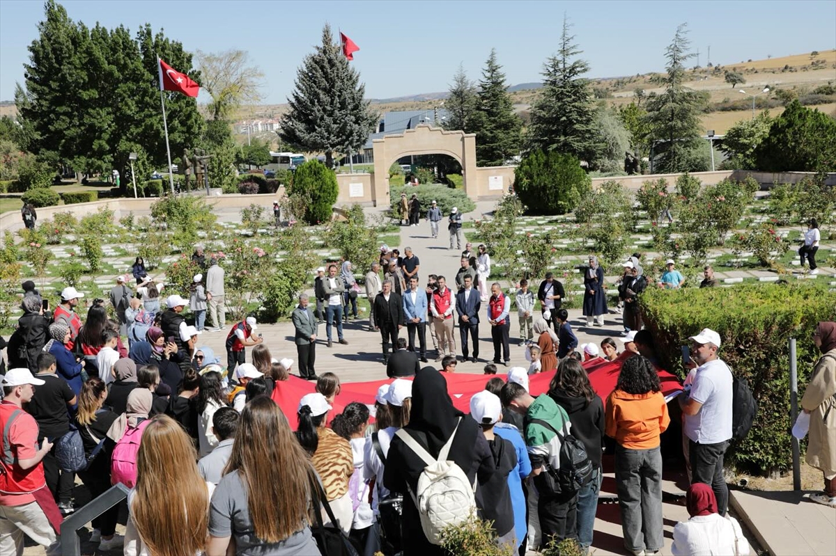 Kütahya'da Öğrenciler Tarihle Buluştu Şehitlik Ziyareti Unutulmaz Anlara Sahne Oldu