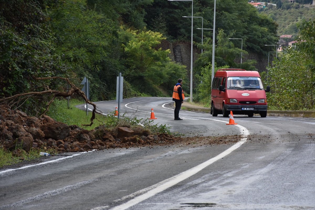 Trabzon'da Heyelan Sera Gölü Yolunu Kapattı: Ulaşım Zorluğu