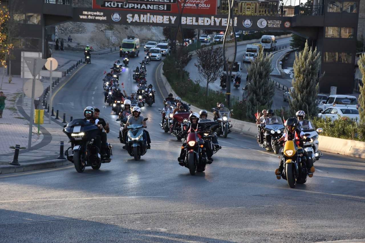 Gaziantep'te Duygusal Anlar Yaşandı: '12. Gaziler Sürüşü' Etkinliği Büyük İlgi Gördü