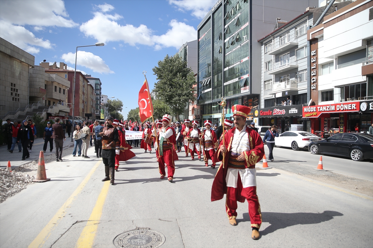 Davul Tutkusu Ayşe Ezer'i Mehter Takımının Yıldızı Yaptı