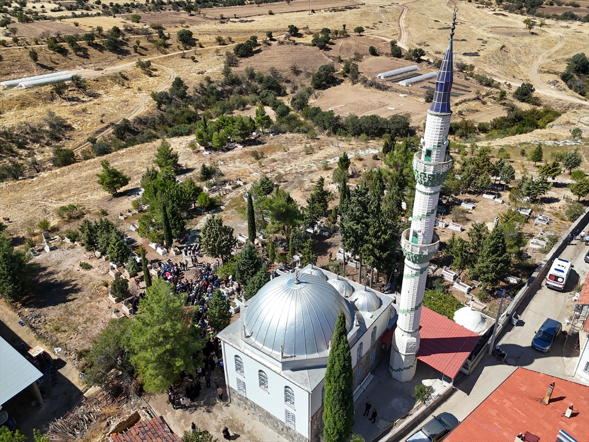 Sevilen Polis Memuru Kütahya'daki Kazada Hayatını Kaybetti: Uşak'ta Gözyaşları Sel Oldu