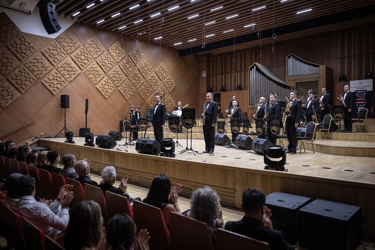 Ankara Kültür Yolu Festivali'nde Unutulmaz Bir Gece: Türk Armoni Yıldızları Orkestrası Harikalar Yarattı