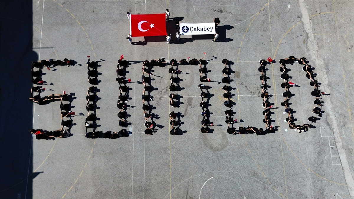 İzmir'de Ortaokul Öğrencilerinden Gazze İçin Anlamlı Destek