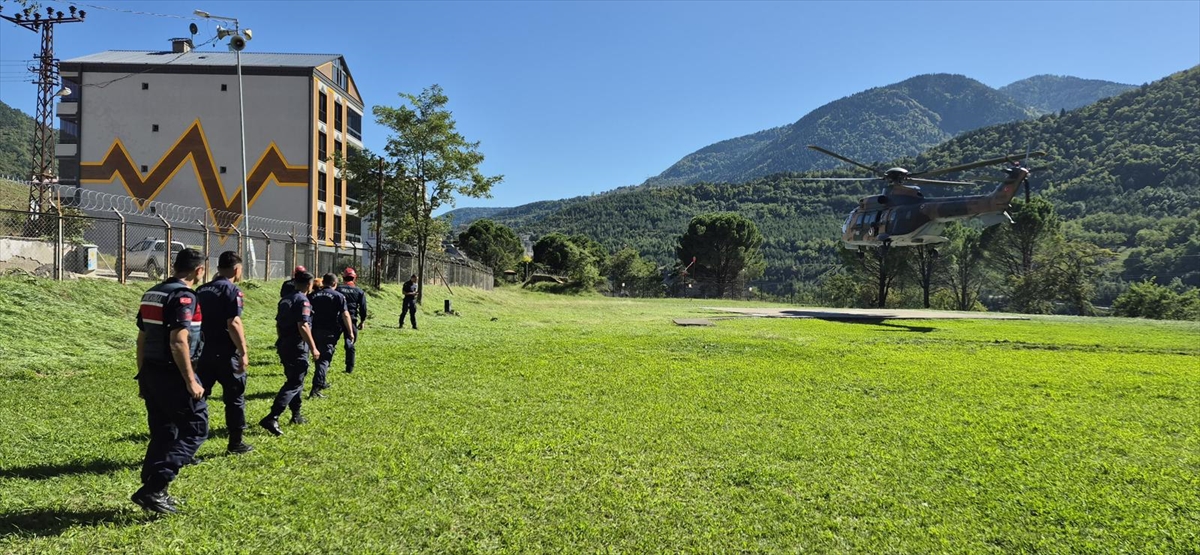Artvin'de Heyelan Tuzağı: Turistler Dram Dolu Anlar Yaşadı