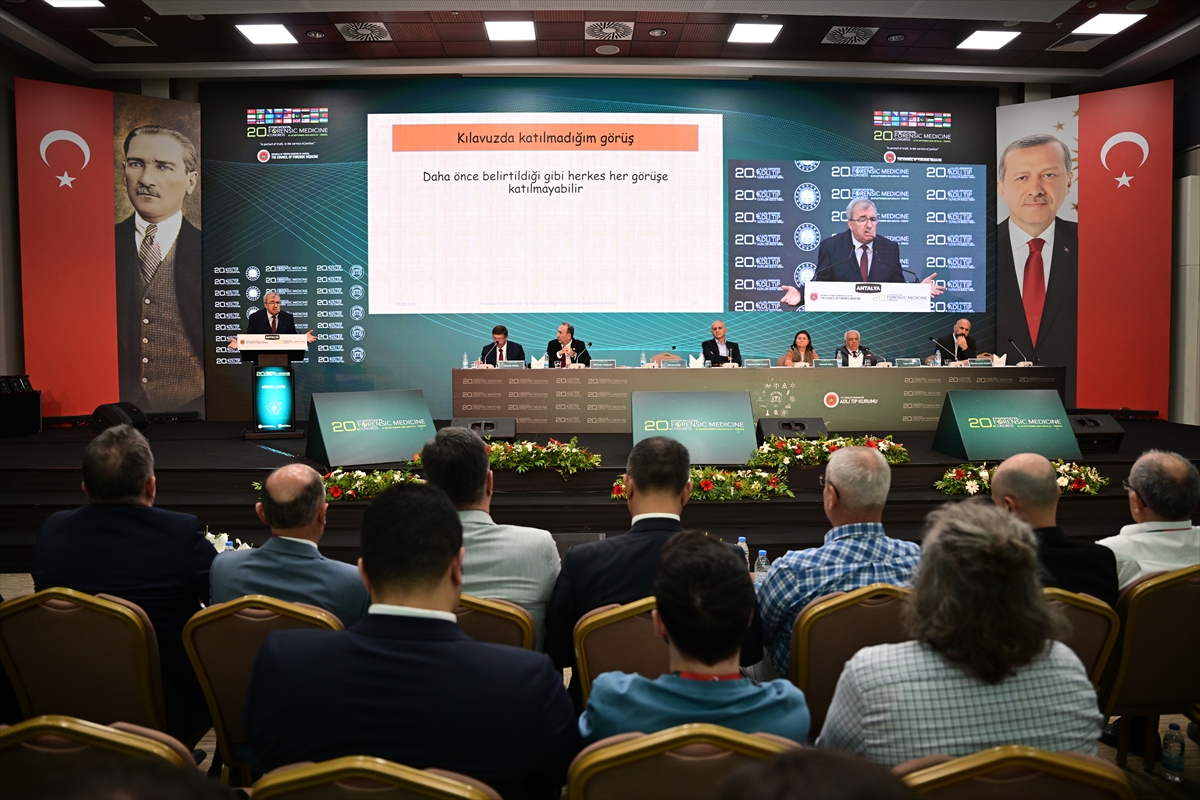Antalya'da Adli Tıp Günleri: Dört Kıtadan Uzmanlar Yapay Zeka ve İnsan Haklarını Tartışıyor