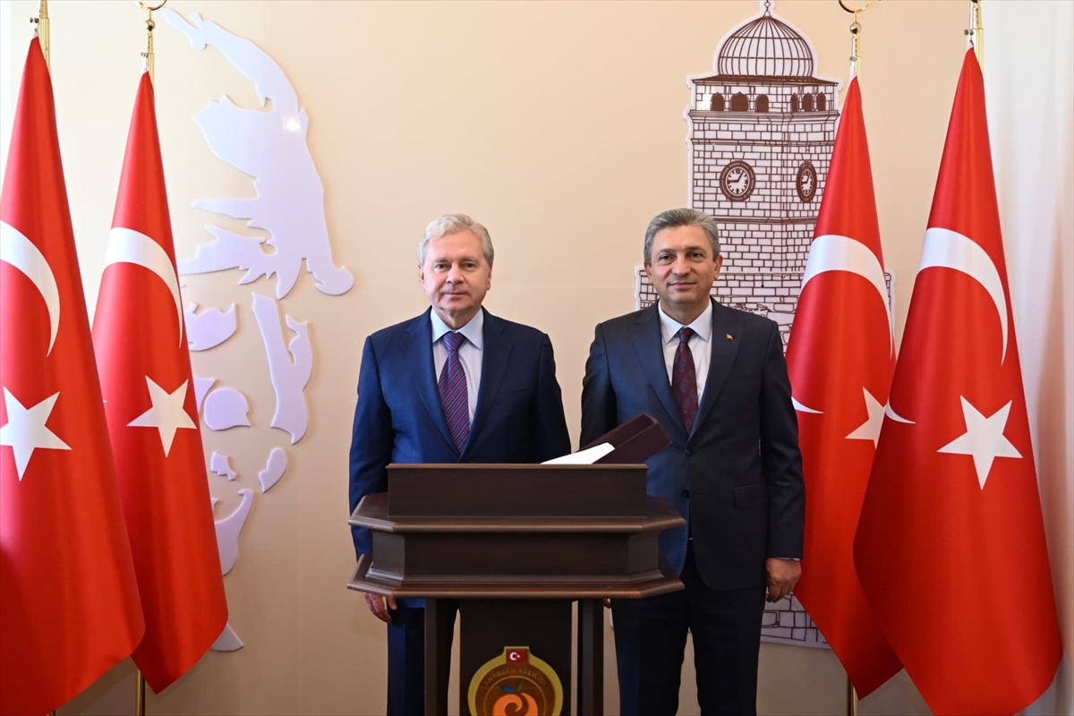 Antalya'da Kritik Zirve: Moskova Bakanı Sergey Çeremin'den Vali Şahin'e Ziyaret