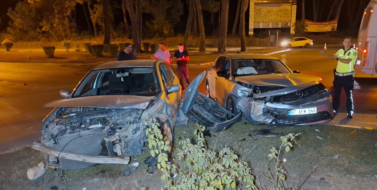 Antalya'da Ürkütücü Kaza: Manavgat'ta İki Otomobil Çarpıştı