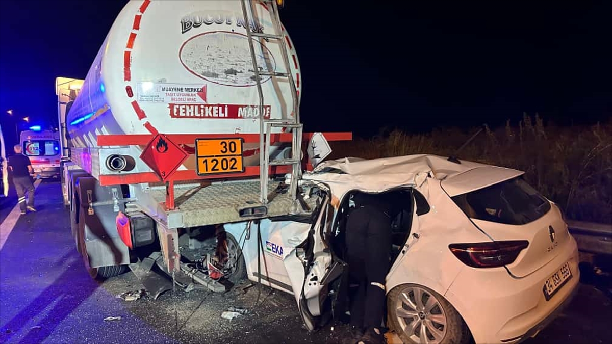 Adana'da Feci Kaza Mercek Altında: Otoyolda Park Halindeki Tanker Büyük Tehlike Yarattı