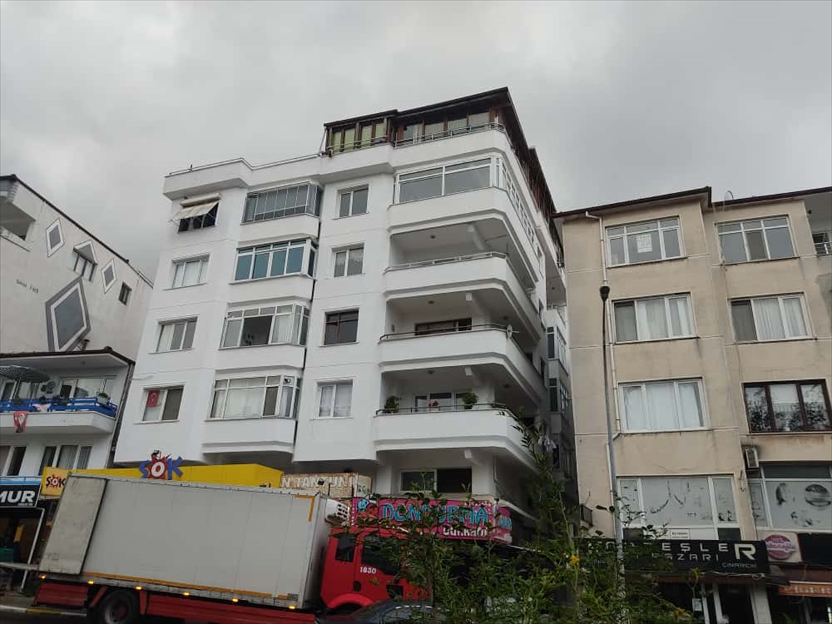 Ünlü Şarkıcı Güllü'nün Talihsiz Sonu: Balkon Kazası Hayatlar Yıktı