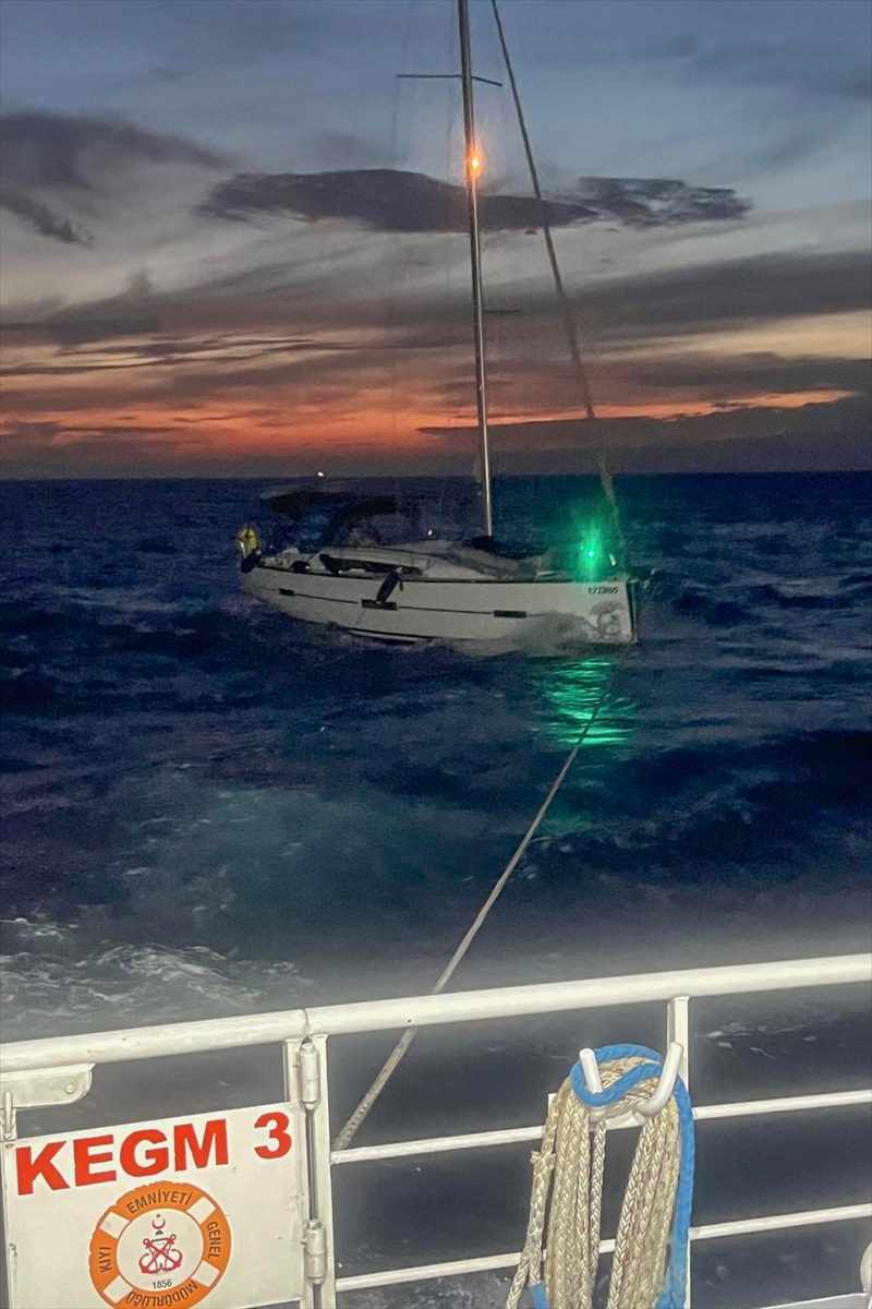 Bakırköy Açıklarındaki Tekne Krizi Çözüldü