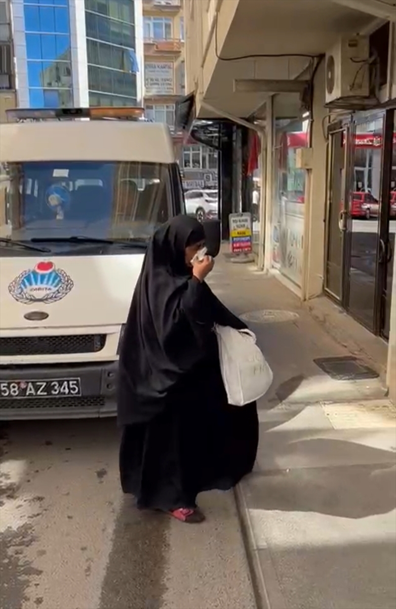 Sivas'ta Şaşırtan Dilenci Metodu: Lahmacun İçinde Para Gizleme Yöntemi