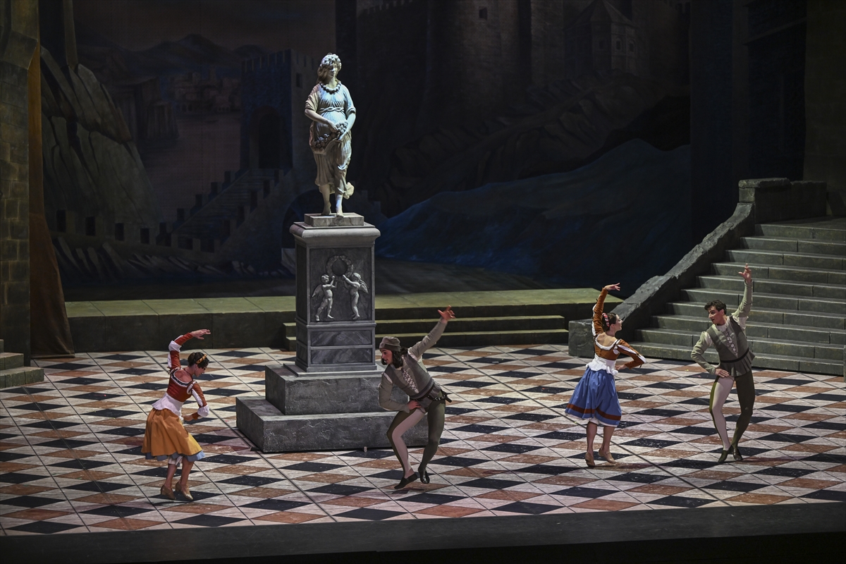 Bolşoy Bale İstanbul'da Sanatseverleri Büyüledi: Romeo ve Juliet'in Muhteşem Gösterisi