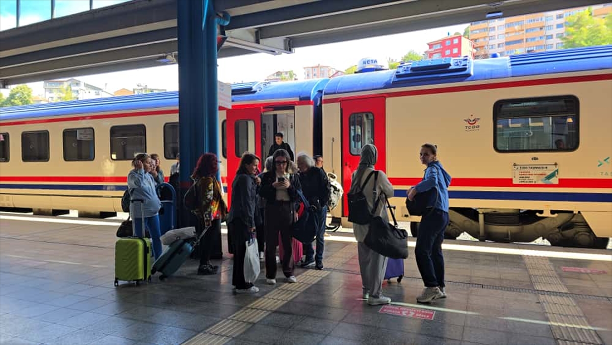 Turistik Karaelmas Ekspresi ile Zonguldak'ın Büyüleyici Yolculuğu