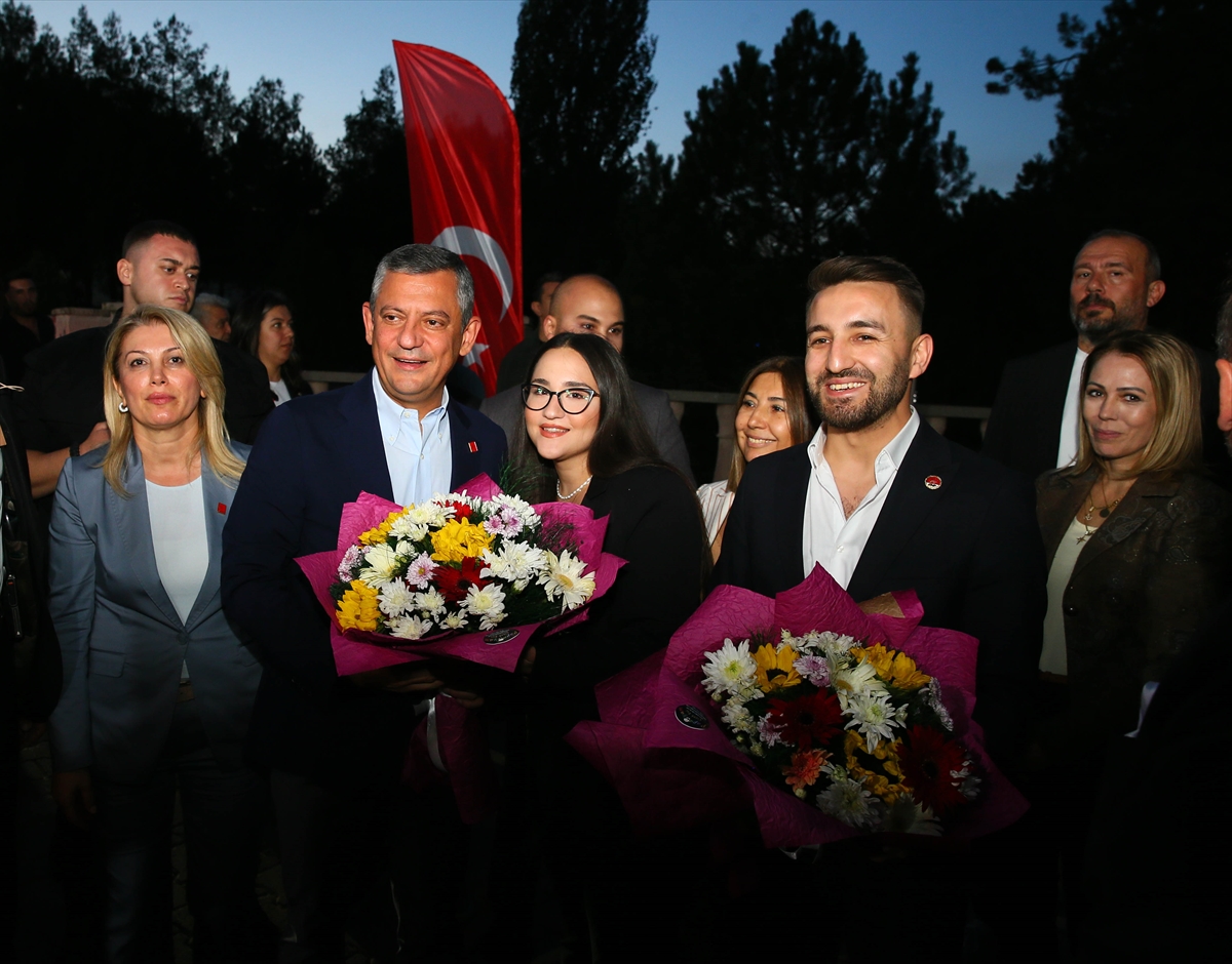CHP Lideri Özel Uşak'ta Yürekleri Titretti
