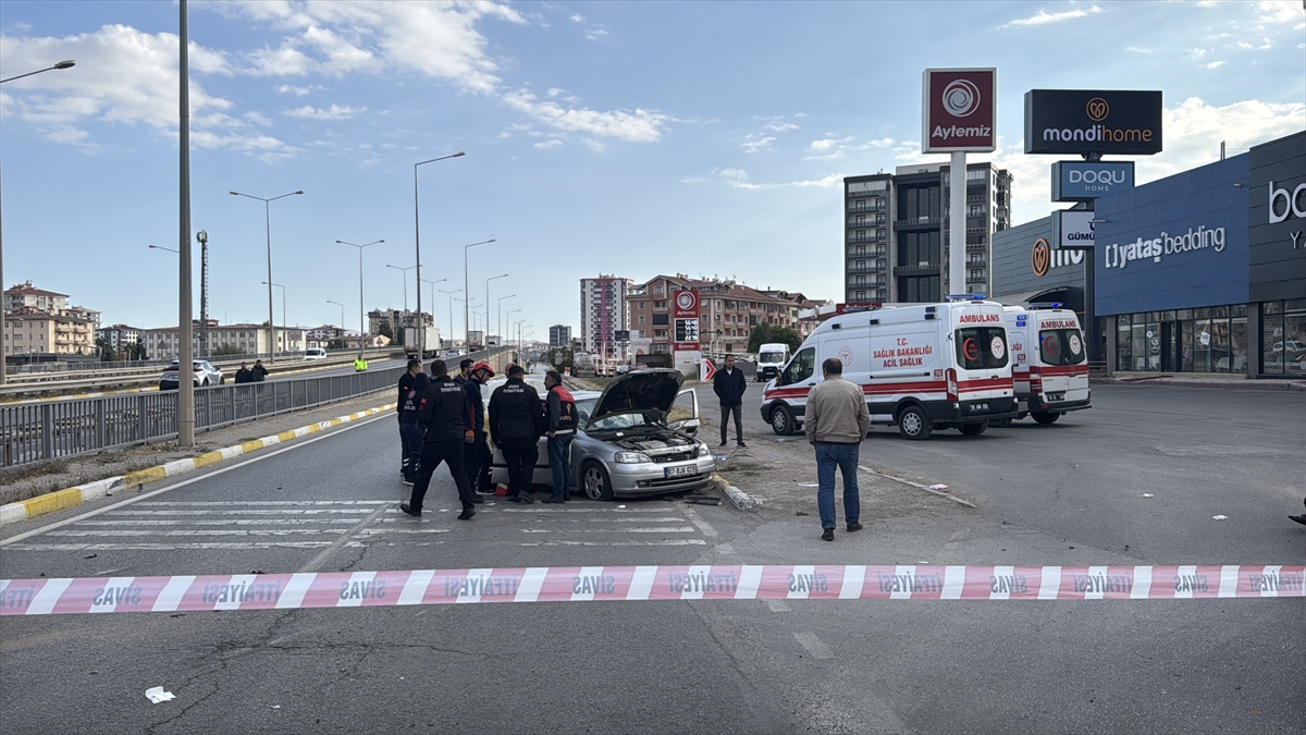Sivas'ta Can Pazarı: Otoyolda Korkunç Kaza