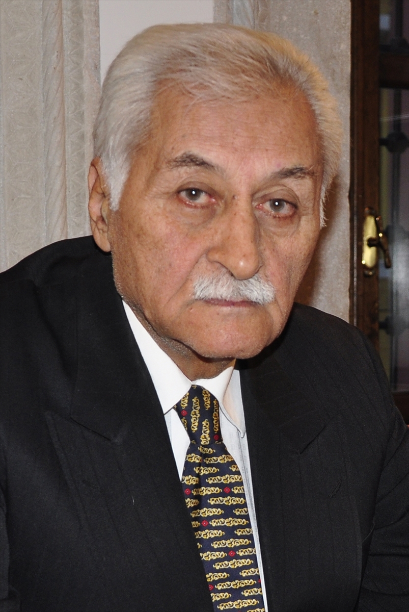 Türk Edebiyatının Öncü İsmi: Yavuz Bülent Bakiler'in Ardında Bıraktığı Miras