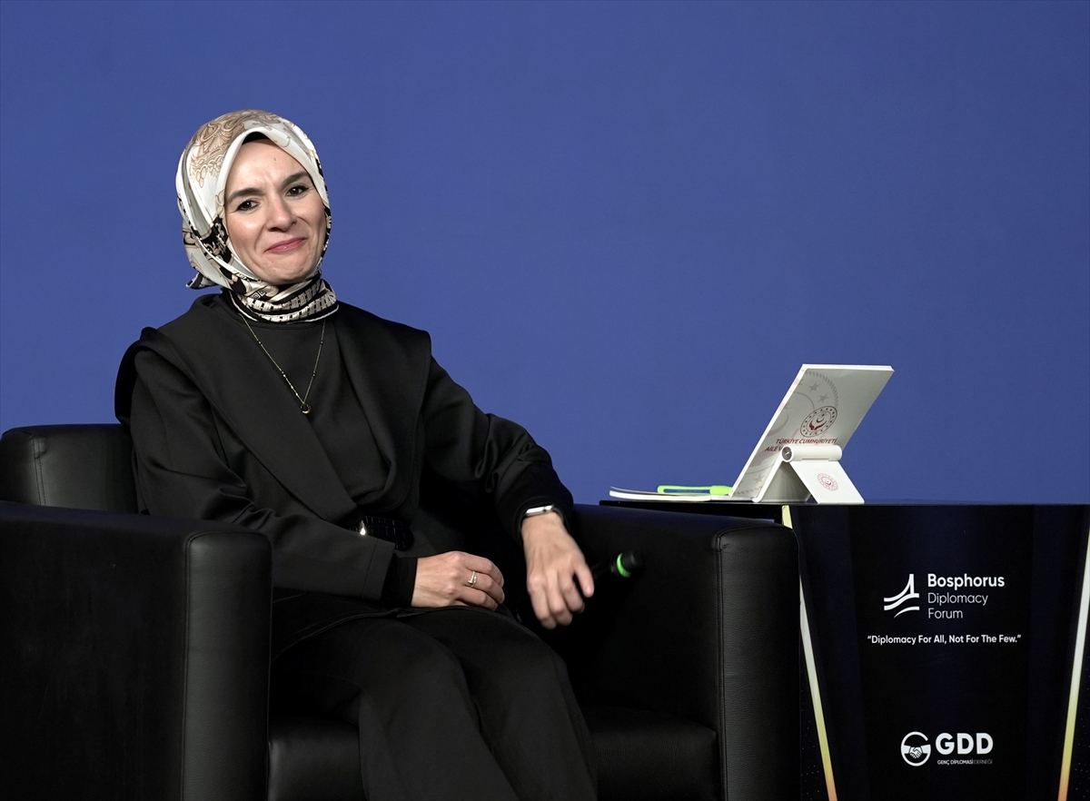 Gençlerle Diplomasi Yolculuğuna Çıkın: Bakan Göktaş'ın İlham Veren Hikayesi