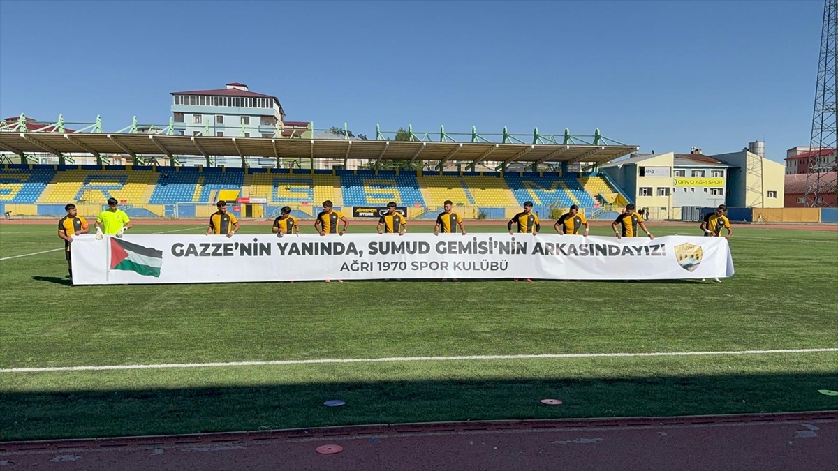 Ağrı 1970 Spor'un Pankartlı Yürüyüşü Dikkat Çekti