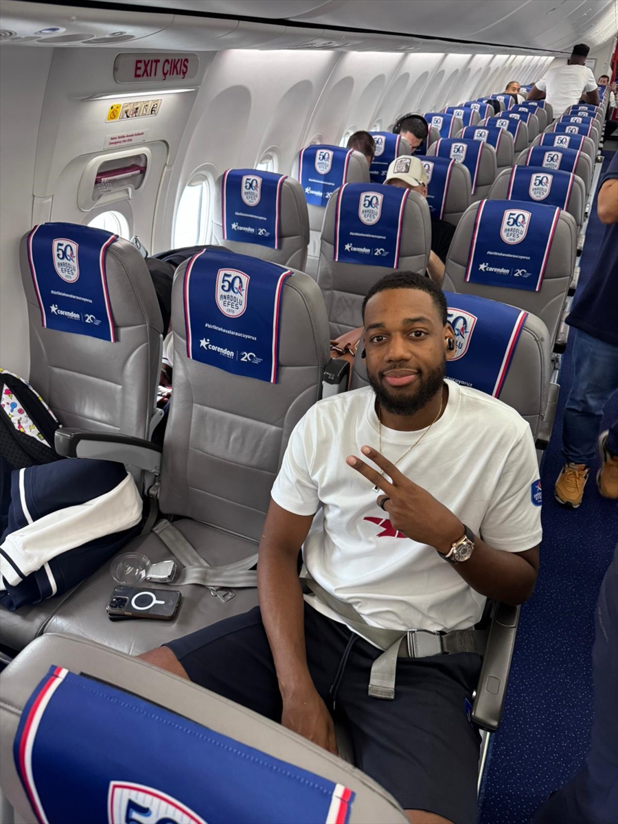 Anadolu Efes'in İlk Uçuş Macerası Corendon Airlines ile Başladı