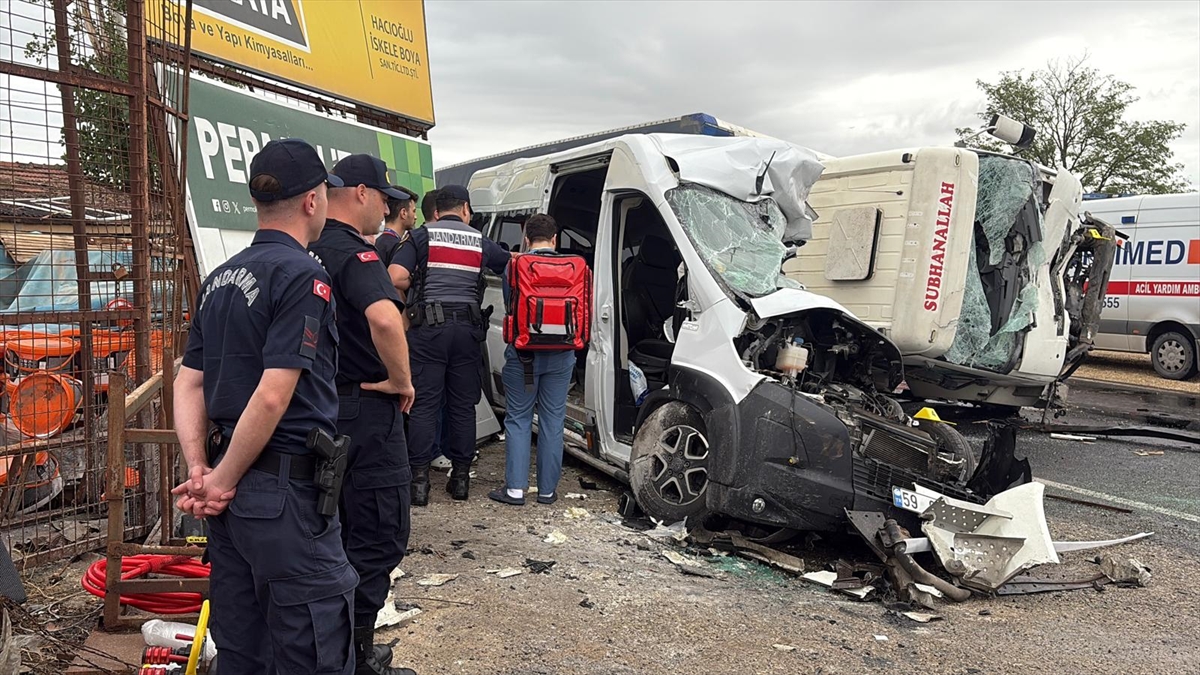 Tekirdağ’da Şok Edici Kaza: İşçi Servisi ve Kamyon Çarpıştı