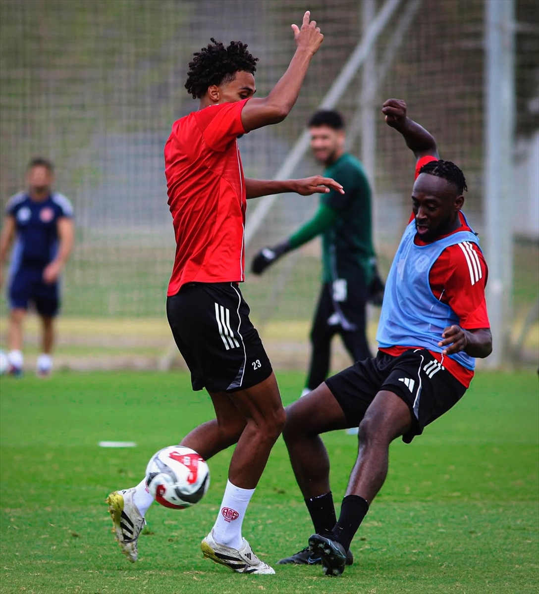 Antalyaspor'da Rizespor Hazırlıkları Sıcak Saatlere Sahne Oluyor