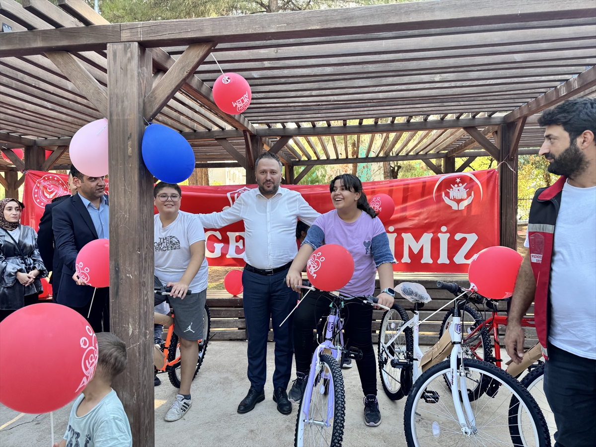 Siirt'te Çocukların Yüzünü Güldüren Etkinlik: Bisiklet Hediyesi