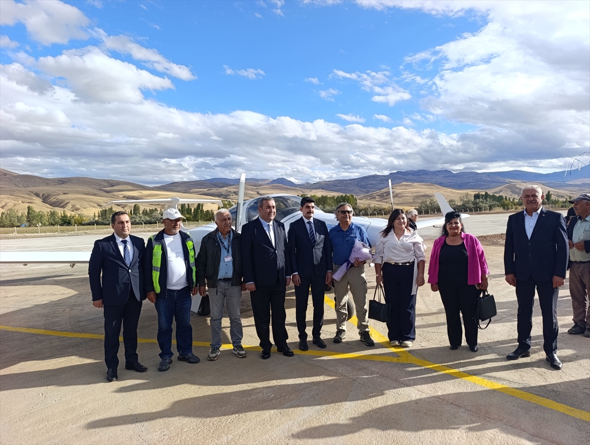 Sivas'ta Tarihi An: Nuri Demirağ Havalimanına Yıllar Sonra İlk Uçuş