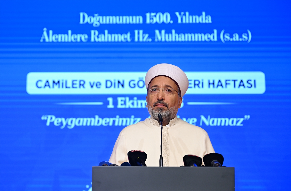 Diyanet İşleri Başkanı'nın Vurgusu: Camilerin Tarihi Rolü Ne Anlama Geliyor?