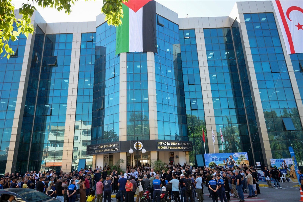 Kuzey Kıbrıs'tan Gazze'ye Güçlü Mesaj: Filistin Bayrağı Dalgalanıyor