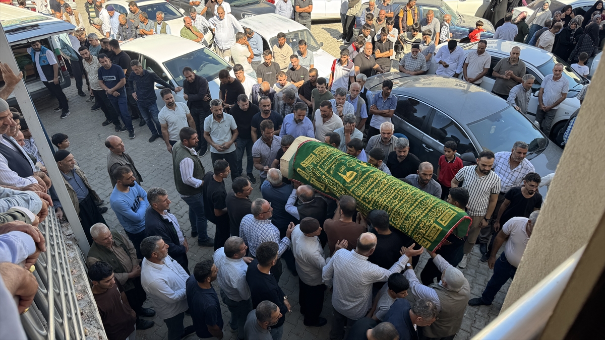 Diyarbakır'da Kuyuda Hayatını Kaybeden Kuzenler Yan Yana Uğurlandı