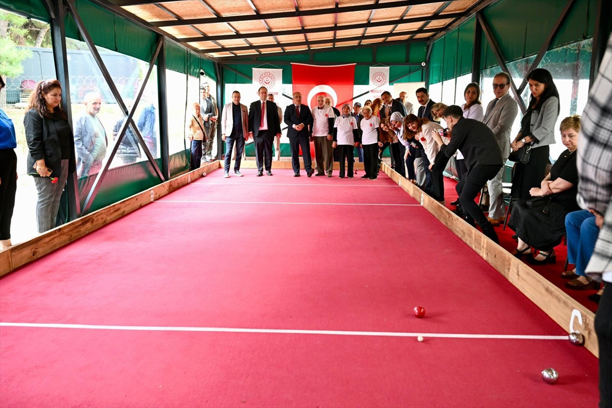 İstanbul'da Unutulmaz Dünya Yaşlılar Günü Etkinliği: Sürprizler ve Renkli Anlar