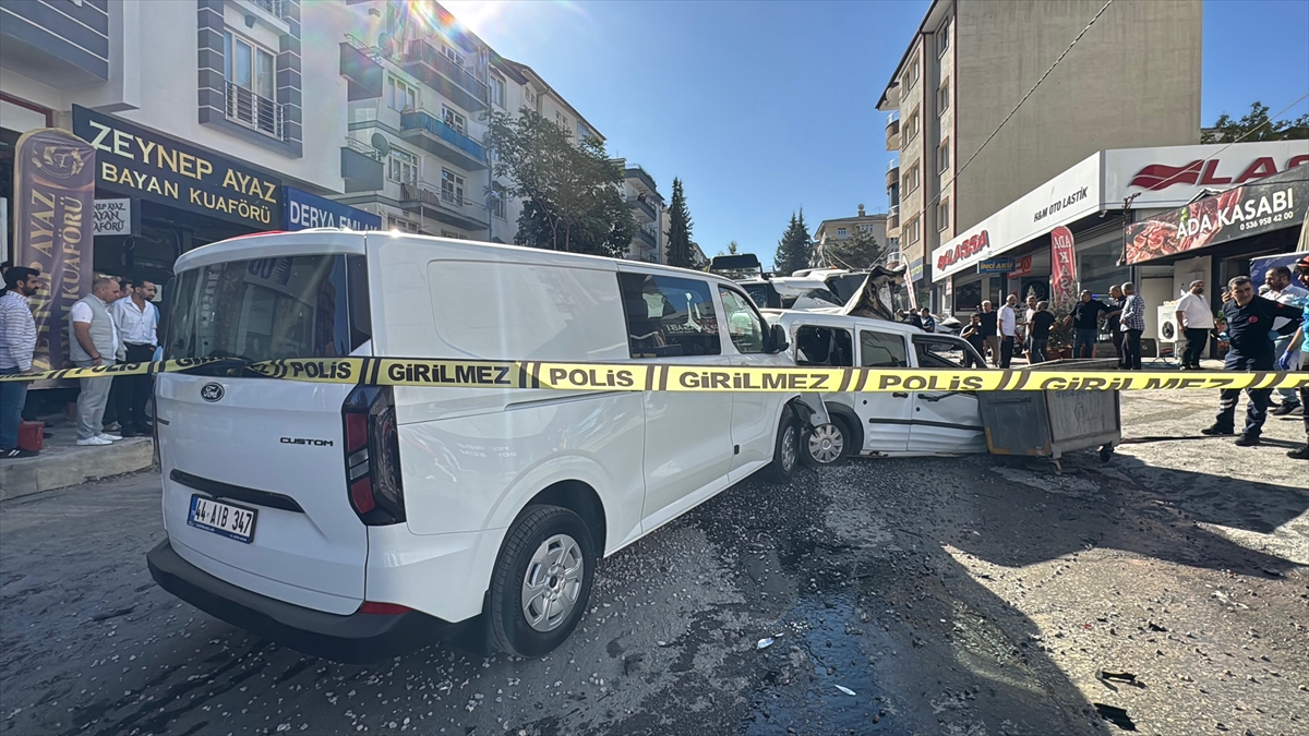 Malatya'da Facia: Kontrollü Kamyonun 15 Araçla Çarpışması Panik Yarattı