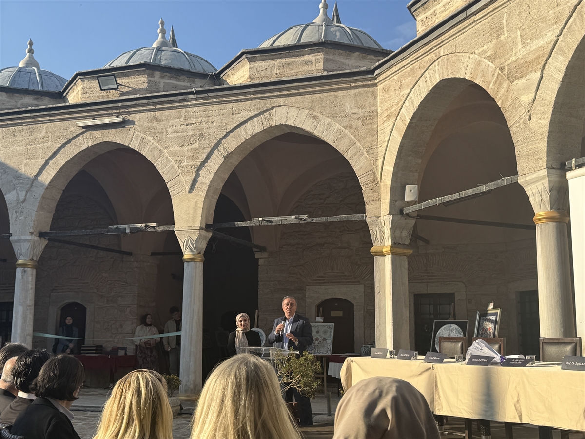 Rüstem Paşa Camii'nin Gizemli Çini Sanatı İstanbulluları Büyüledi