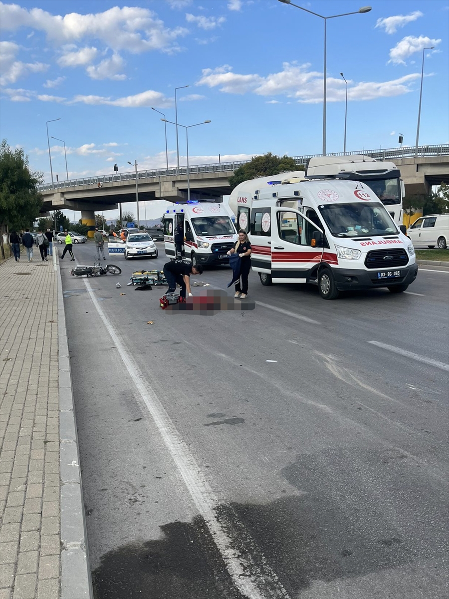 Afyonkarahisar'da Feci Kaza: Tırın Çarptığı Motosiklet Sürücüsü ve Yolcu Hayatını Kaybetti