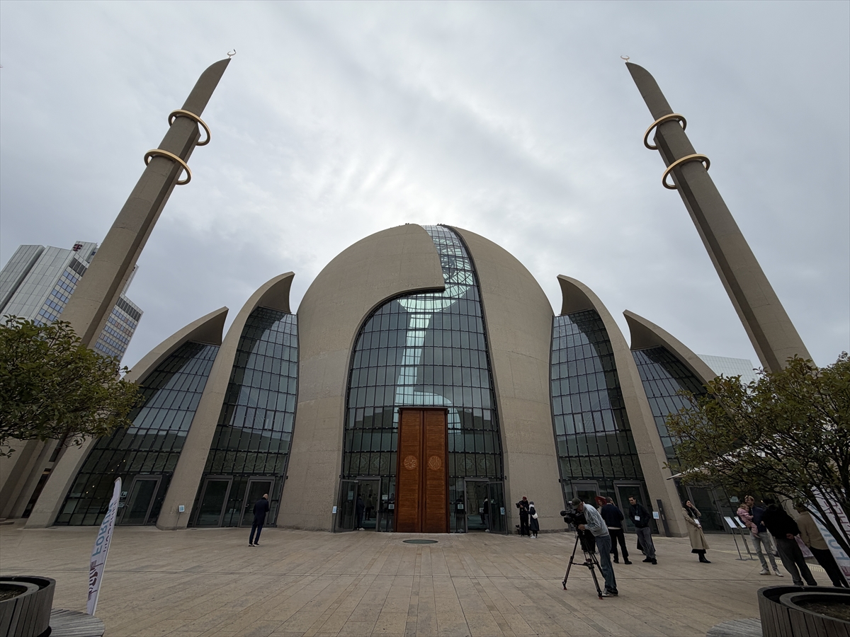 Almanya'da Camilerde 'Açık Kapı' Sürprizi Herkesi Davet Ediyor