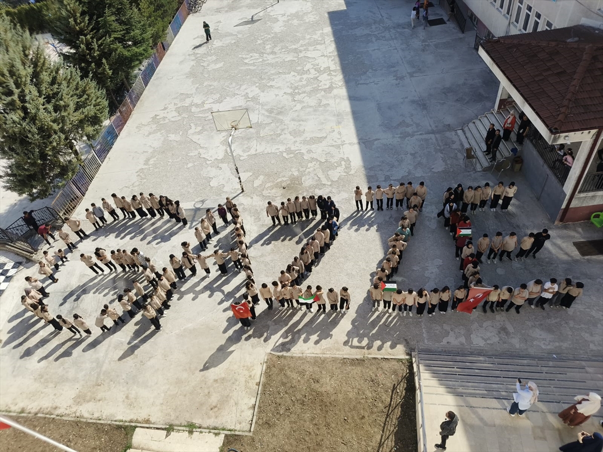 Düzce'de Öğrencilerden Gazze'ye Destek: Unutulmaz Koreografi