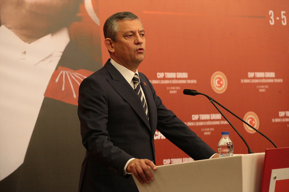 Özgür Özel'den CHP'nin Yeni Yönelimleri Üzerine Çarpıcı Açıklamalar
