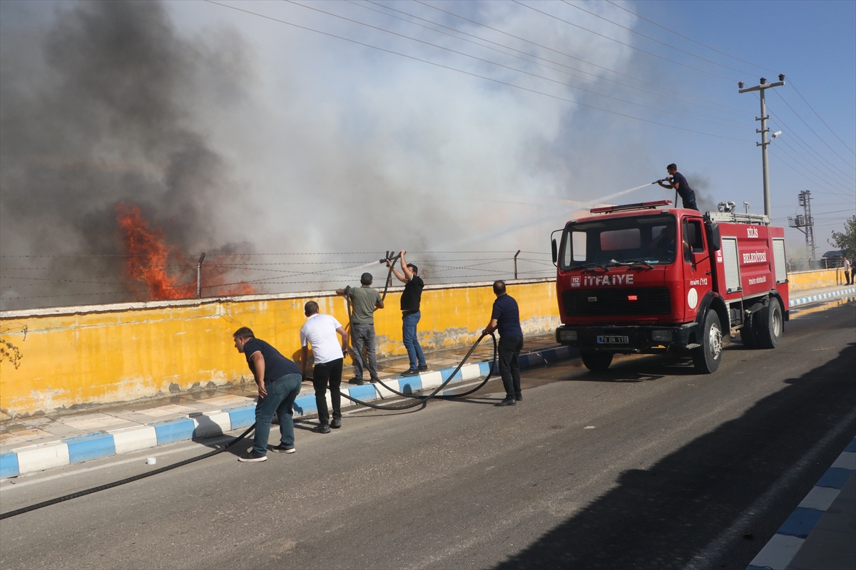 Kilis'te kauçuk fabrikasında büyük yangın paniği