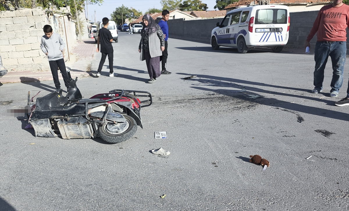 Aksaray'da Korkutan Kaza: Panelvanla Çarpışan Motosikletteki Çocuklar Yaralandı