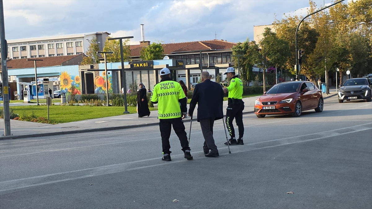 Bursa'da Trafik Polislerinden Anlamlı Yardım