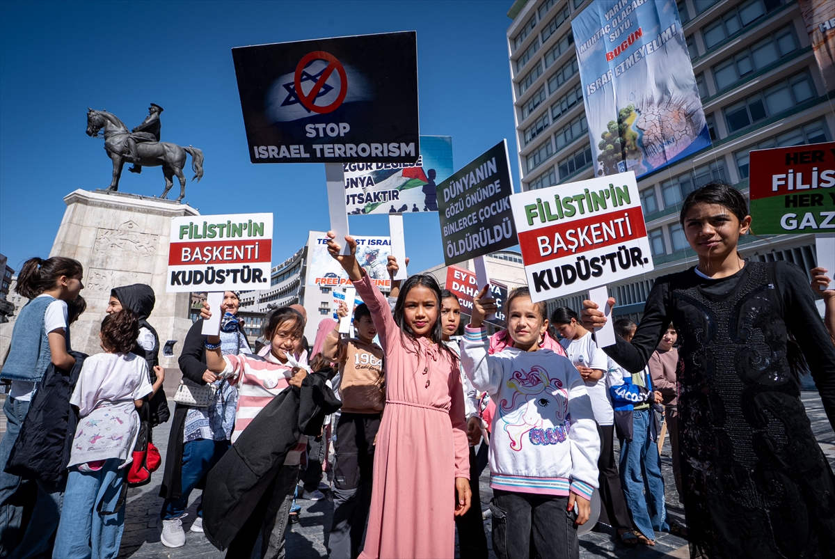 AK Parti Altındağ Gençliği İsrail'in Gazze'deki Eylemlerine Karşı Toplandı