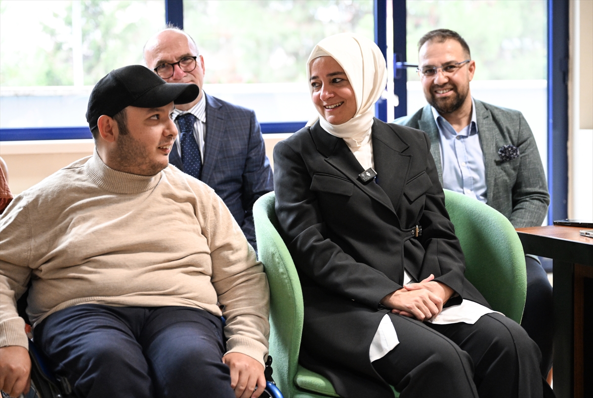 Fatma Betül Sayan Kaya'dan Engelli Bireylerle Unutulmaz Buluşma