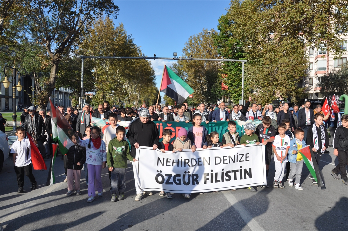 Bursa ve Kütahya'da Sumud Filosu'na Başlatılan Saldırıya Karşı Protesto Yürüyüşleri