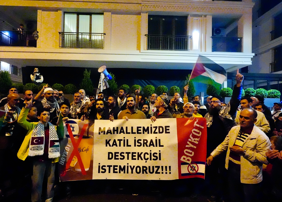 Üsküdar'da McDonald's Açılımına Karşı Tepki: Mahalle Sakinleri Ayakta