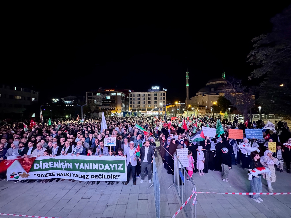 Van'da binlerce kişi Filistin için ayakta
