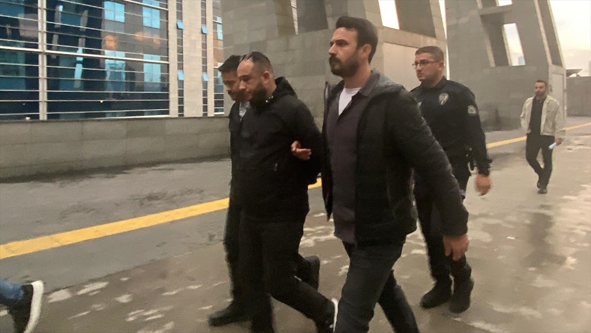 Dolandırıcılıkla Suçlanan Avukat Mahkemede Tutanaklarla Yakalandı